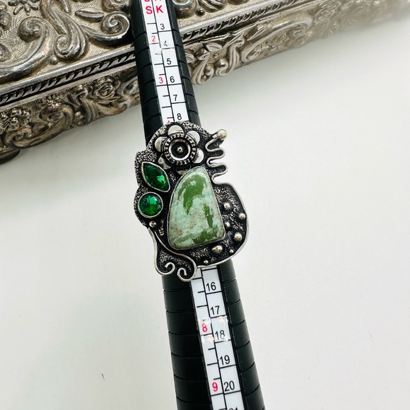 Statement Silver Green Stone Rhinestone Ring - Picture 3 of 9